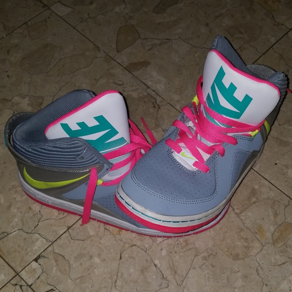 Nike Court invaders